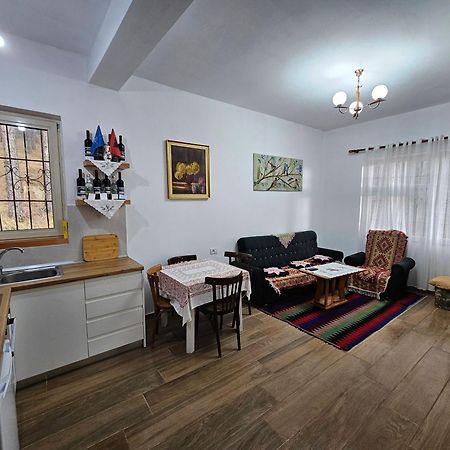 Bujtinat Skenderi Gjinar 2 Villa Luaran gambar