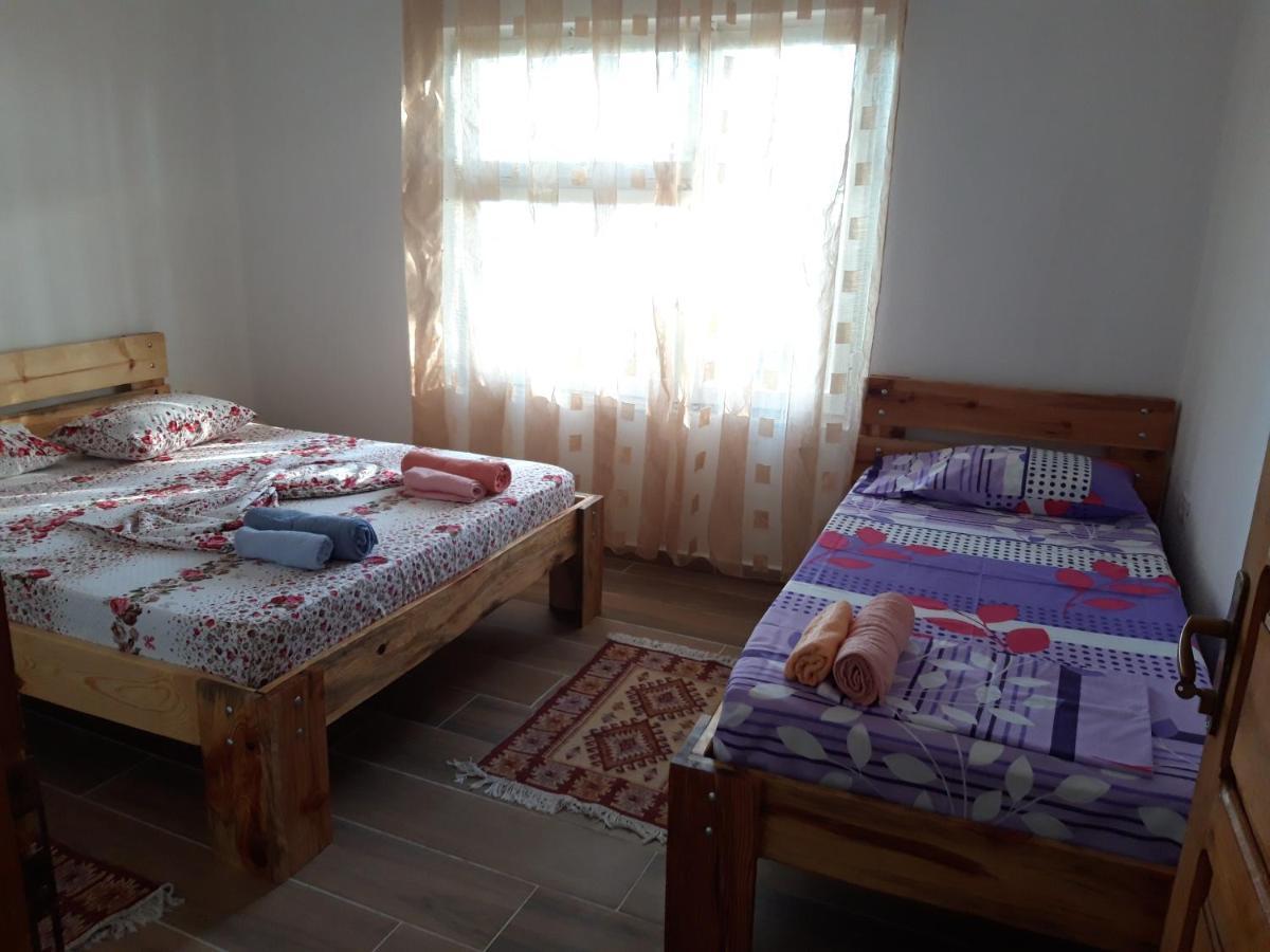 Bujtinat Skenderi Gjinar 2 Villa Luaran gambar